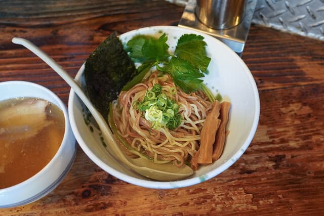 Susurimase nka: Salz-Tsukemen mit zwei hausgemachten Nudeln
