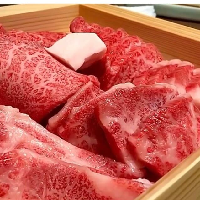 Yakiniku Horumon Beef Boss: theatralisches Wagyu-Omakase