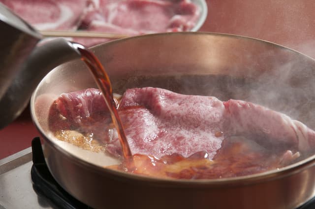 Suki Tei Honten: Sukiyaki vom apfelgefütterten Shinshu-Rind