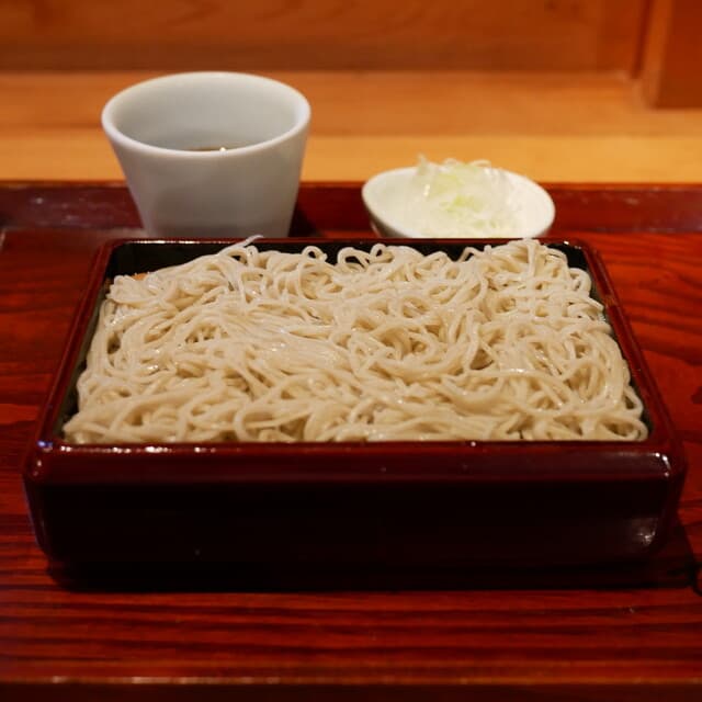 Sekizawa: Soba aus eigenem Buchweizen, serviert als Dreierfolge