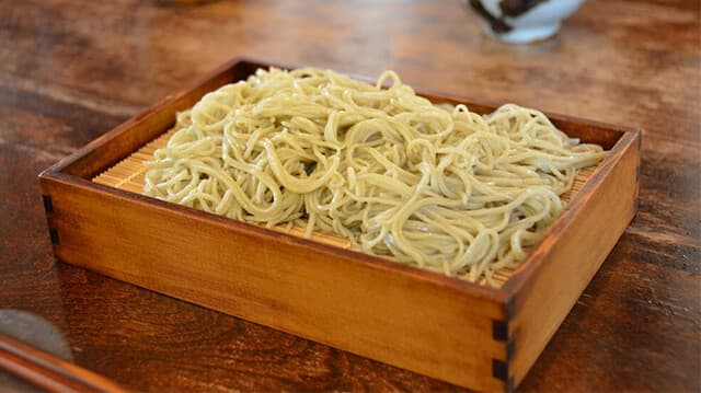 Soba Fujioka: Mittagsmenü mit Juwari-Soba im Blockhaus