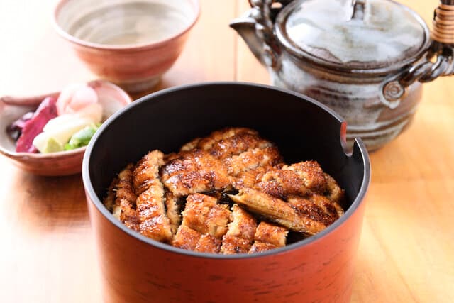 Unagi Kappou Kitahachi: Aal im Kansai-Stil