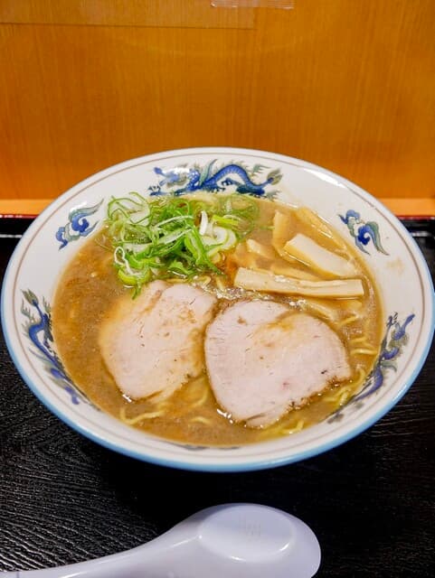 Ramenya Tenkin Shijou ten: klassischer Asahikawa-Ramen