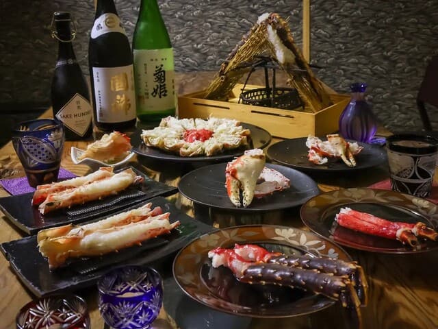 Katsu Kani no Hanasaki: lebende Königskrabbe als Kaiseki