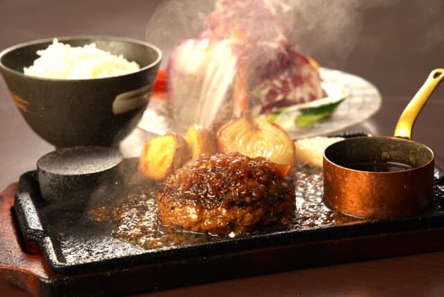Tezukuri Hamburger Steak Kobo Toshi: saftige, handgemachte Hamburg Steaks