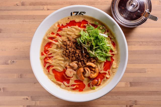 175°DENO Tantanmen Sapporo kitaguchi ten: individualisierbarer Sichuan-Ramen