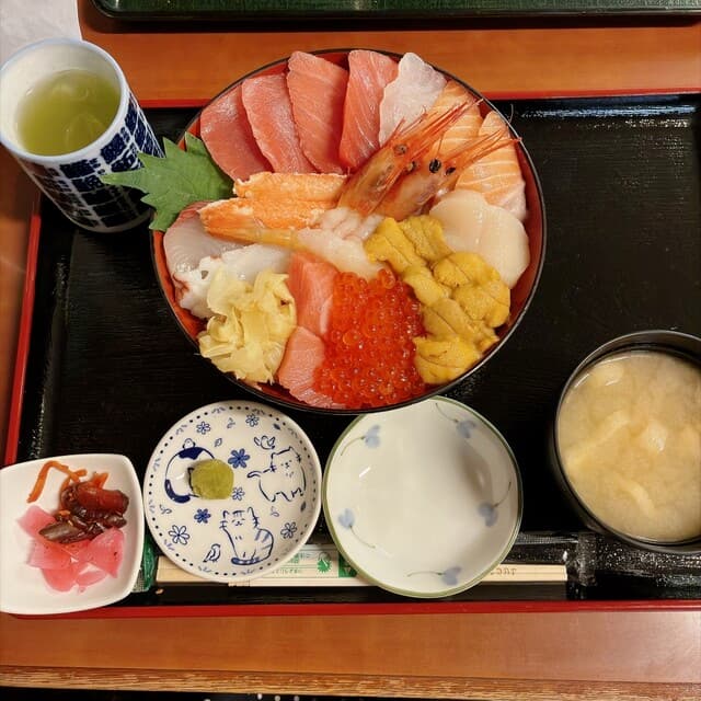 Minato Shokudo: Marktfrische Meeresfrüchte-Schalen