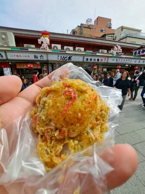 Asakusa Kokonoe: frisch frittierte Agemanju-Snacks