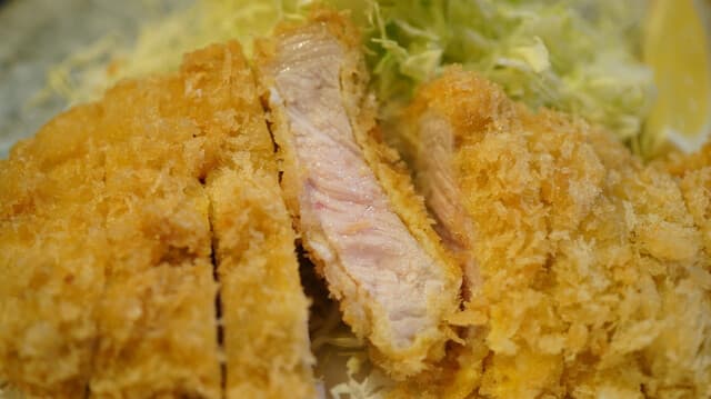 Tonkatsu Tonta: bei Niedrigtemperatur frittiertes Kotelett