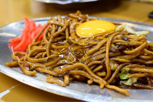 Fuku Chan: klassische Yakisoba in einer Retro-Izakaya