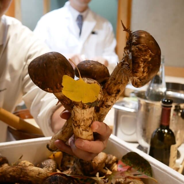 Kurogi: Theatralisches, zutatenorientiertes Kaiseki