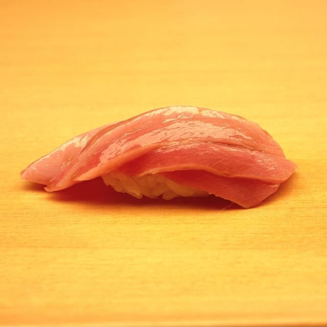 Sushi Arai: Edomae-Sushi der Meisterklasse mit Thunfisch-Fokus