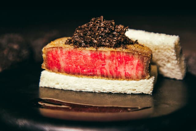 USHIGORO S. GINZA: Wagyu-Yakiniku in privaten Räumen