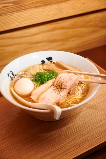 Ginza Hachigo: Ramen im Stil einer französischen Consommé