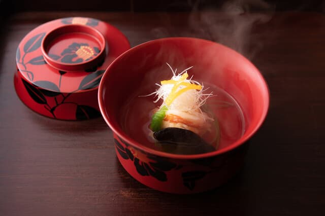 Akasaka Ogino: Meisterhaftes Kaiseki vom Holzkohlegrill