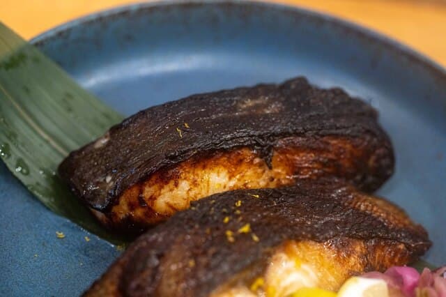 Sumibi Yakisakana Bento Sumisawa: meisterhafter Fisch vom Holzkohlegrill