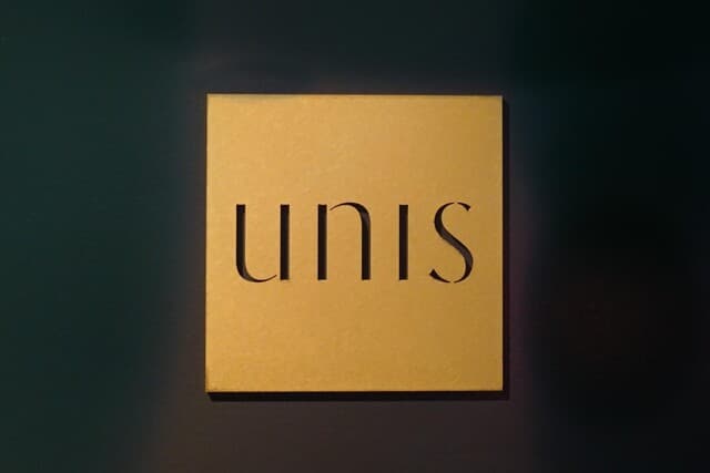 unis: Theatralisches französisches Omakase