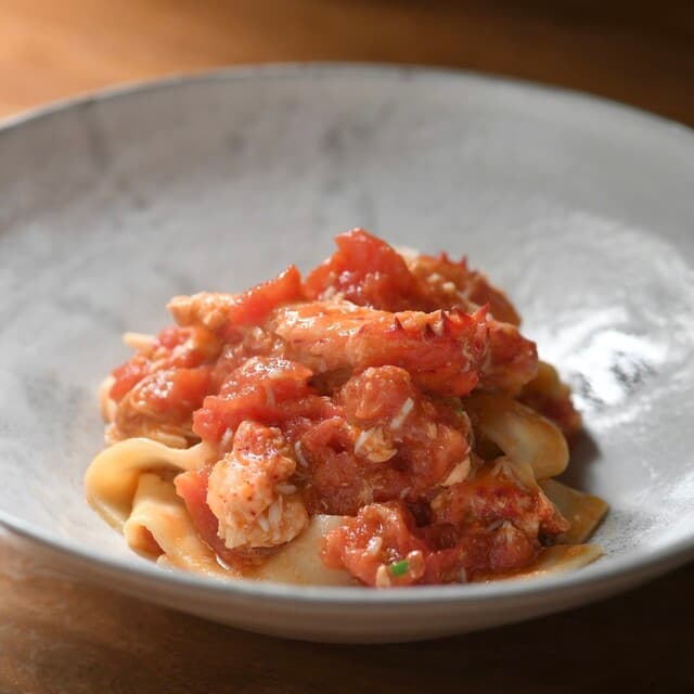 commedia: Italienische Pasta mit Fokus auf die Zutat
