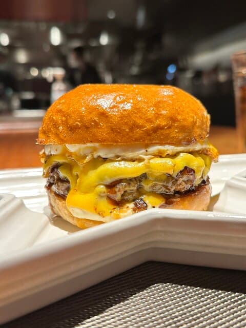 ALDEBARAN: präzise getaktete Wagyu-Burger