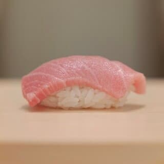 Sushi Meino: kreatives Omakase im Edo-Stil