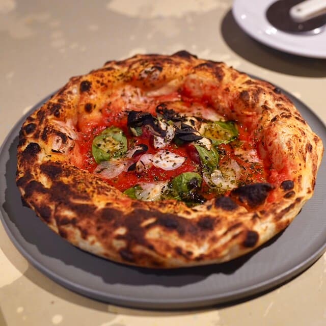 400℃ Pizza TOKYO: Neapolitanische Pizza mit hohem Wassergehalt