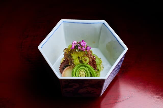 Akasaka Shimabukuro: Raffiniertes Omakase mit hauseigenen Soba