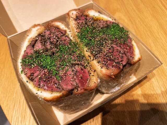 CHERMSIDE SANDWICH Harajuku takeshita doori ten: riesige Steak- und Eiersandwiches