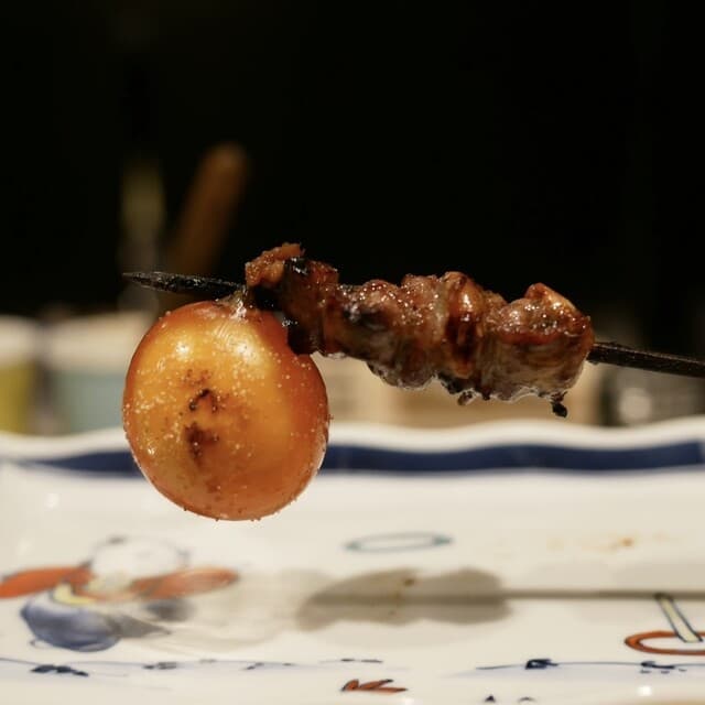 1000: Präzisions-Yakitori-Omakase