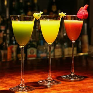 BAR BARNS: Maßgeschneiderte Fruchtcocktails und seltener Whisky