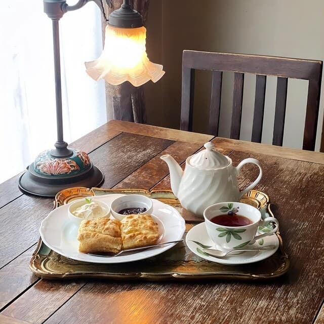 GOSPEL: Klassische britische Scones und Tee