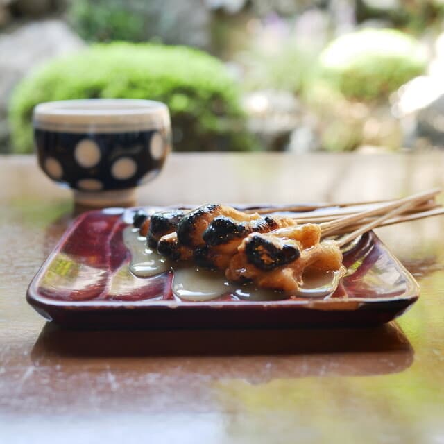 Ichiwa Ichimonjiya Wasuke: historisches Aburi-Mochi-Teehaus