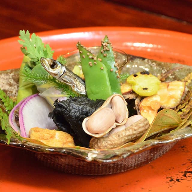 Kusajiki Nakahigashi: Kaiseki mit wilden Bergkräutern