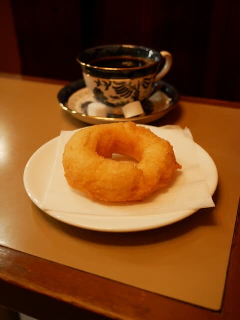 Rokuyosha Coffee Ten: Ein klassisches Kissaten der Showa-Ära