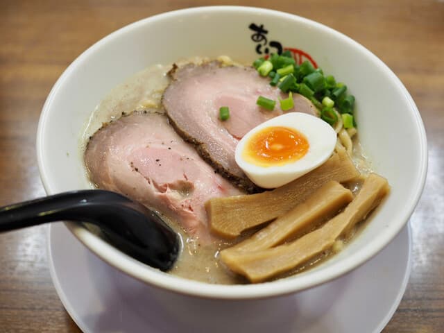 Aitsu no Ramen Kataguruma Honten: Reichhaltiger, schaumiger Ramen