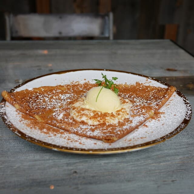 neuf creperie: authentische französische Galettes und Crêpes