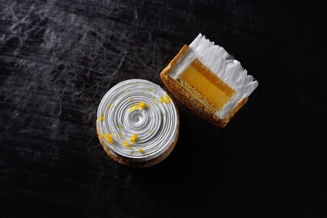 ASSEMBLAGES KAKIMOTO: theatralische Desserts am Tresen