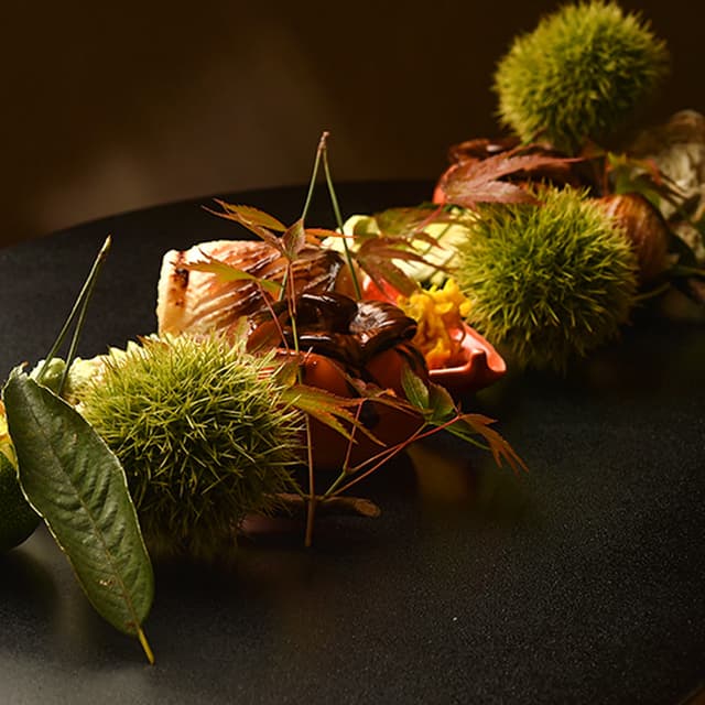 Higashiyama Yoshihisa: Theatralisches Omakase am Tresen