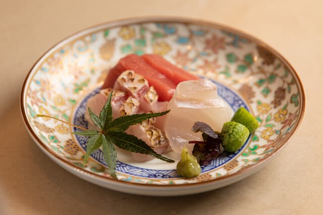 Tachinomi Sharp: gehobene Izakaya-Küche im Stehen