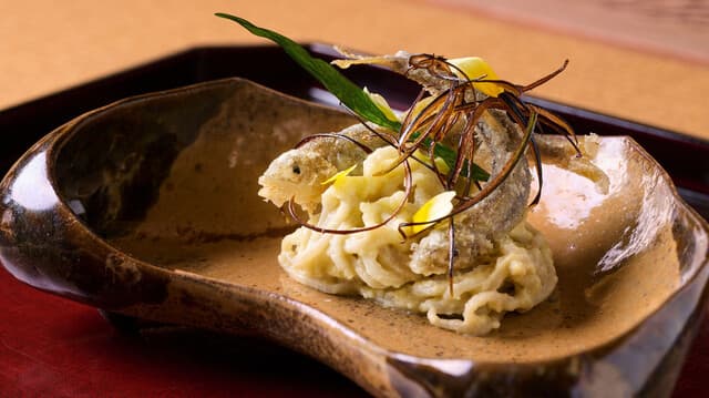 Shorenin Monzeki Mae Tsukioka: auf Holzkohle gegrilltes Kaiseki