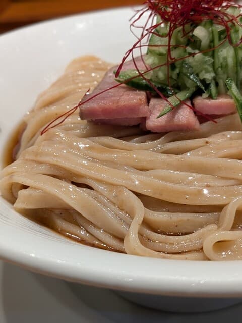 Mugi no Yoake: Craft-Ramen mit Jakobsmuschel und Sansho