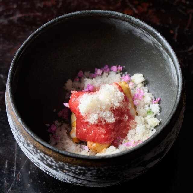 middle: Kreative französische Küche mit japanischer Fermentation