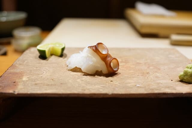 SUSHI KONDO: Exquisites Omakase in einem Kyoter Stadthaus