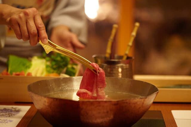 Pontocho Shabushabu Sukiyaki Kiraku: Hochwertige Wagyu-Menüs