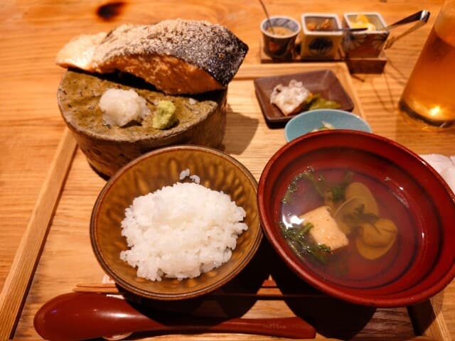 Kyoto Itookashi: Frühstück mit extra dickem Lachsfilet