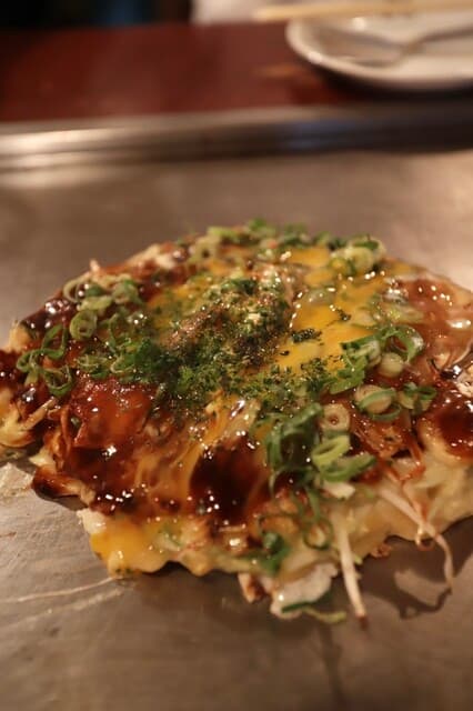 Okonomiyaki Kiji Umeda sukaibiru ten: Klassisches Osaka-Okonomiyaki