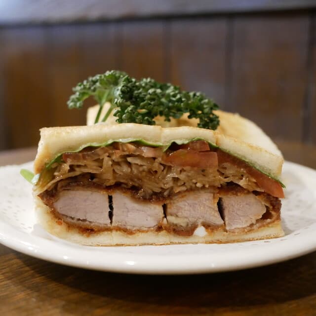 New Astoria: Legendäres Katsu Sando & Mix-Saft