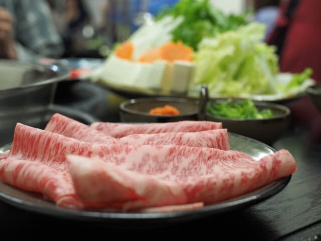 Yasuda: Exquisites, handgeschnittenes Shabu-Shabu