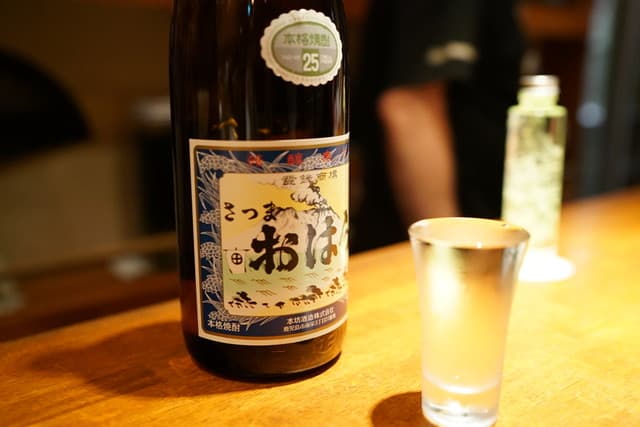 Hontori Hisa: Frisches Hühnchen-Sashimi und Izakaya-Küche