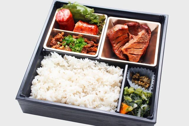 Gyutan Sumibiyaki Yoshiji Unagidani ten: gegrillte Rinderzunge nach Sendai-Art