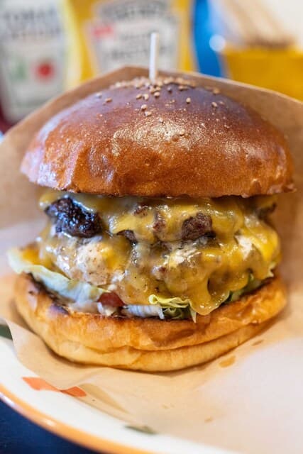 Nick & Renée Toyonaka Honten: Premium-Wagyu-Burger